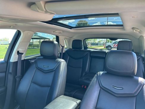 Used 2017 Cadillac XT5 Luxury w/ Driver Awareness Package AWD/4WD image 12