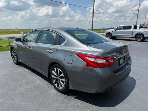 Used 2016 Nissan Altima 2.5 SL w/ 2.5 Technology Package FWD image 9