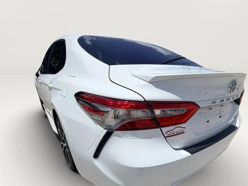 Used 2018 Toyota Camry SE FWD image 3