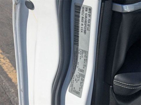 Used 2023 Jeep Grand Cherokee Limited w/ Black Appearance Package image 38