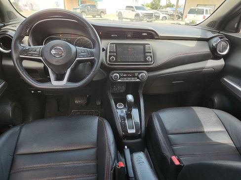 Used 2020 Nissan Kicks SR w/ SR Premium Package FWD image 9