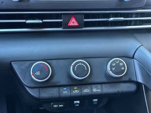 Used 2024 Hyundai Elantra SE FWD image 18