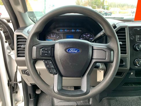 Used 2019 Ford F250 XL w/ Power Equipment Group image 9
