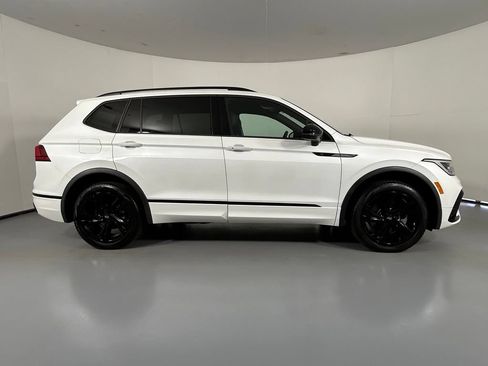Used 2024 Volkswagen Tiguan SE R-Line AWD/4WD image 8