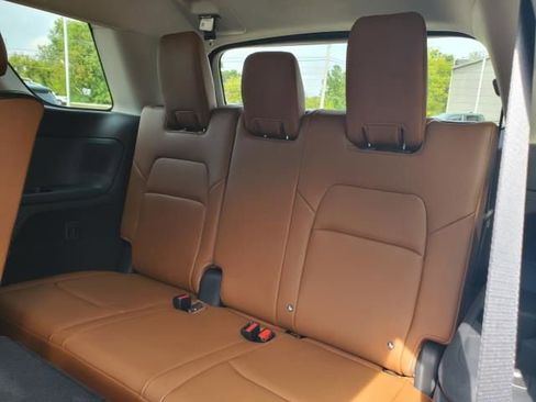 New 2025 Nissan Pathfinder Platinum w/ Cargo Package image 9