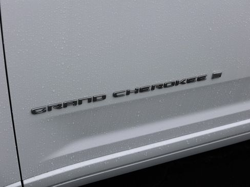 Used 2023 Jeep Grand Cherokee L Overland image 9