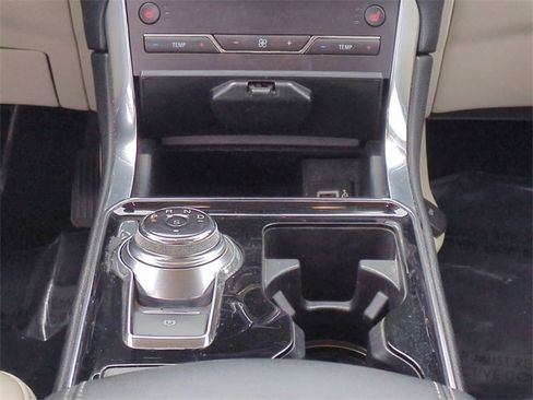 Used 2019 Ford Edge Titanium image 21