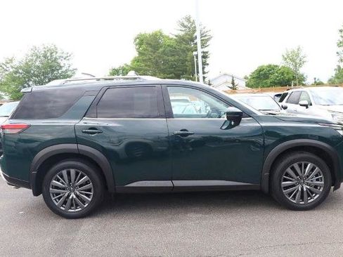 Certified 2025 Nissan Pathfinder SL w/ SL Premium Package FWD image 5