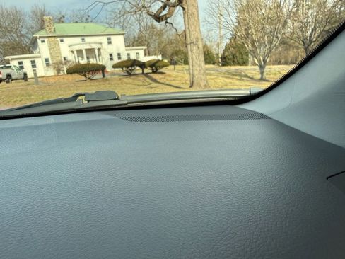 Used 2011 Toyota Camry LE image 32