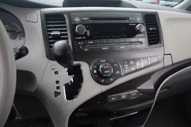 Used 2014 Toyota Sienna LE FWD image 8