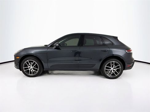 Certified 2025 Porsche Macan image 2