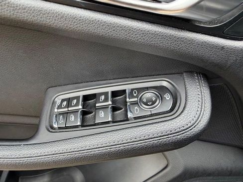 Used 2023 Porsche Macan Turbo image 19