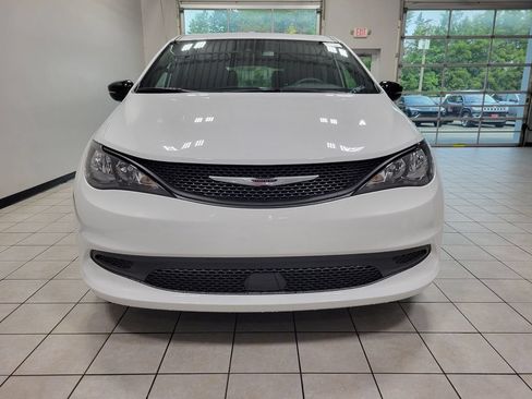 New 2027 Chrysler Pacifica Select AWD/4WD image 2