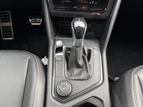 Used 2023 Volkswagen Tiguan SE R-Line image 19