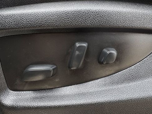 Used 2020 Chevrolet Suburban LT image 25