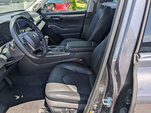 Used 2023 Toyota Highlander Platinum AWD/4WD image 13