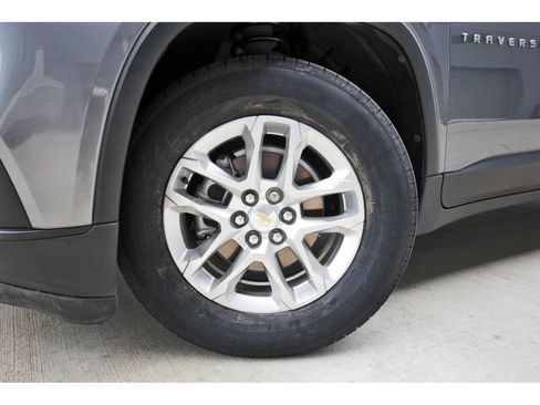 Used 2021 Chevrolet Traverse LS FWD image 33