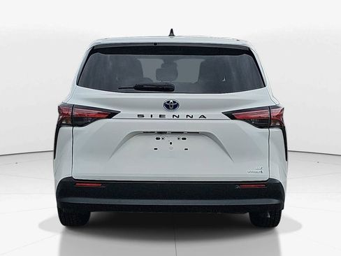 Used 2021 Toyota Sienna LE FWD image 7