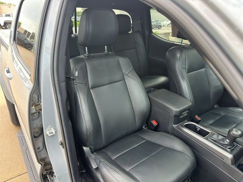Used 2021 Toyota Tacoma TRD Sport AWD/4WD image 34