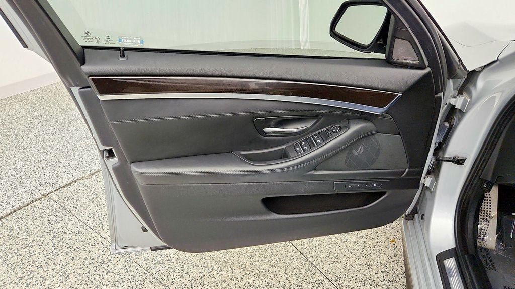 Used 2016 BMW 550i Sedan RWD image 11