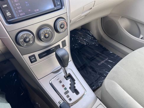 Used 2013 Toyota Corolla LE Special Edition image 16