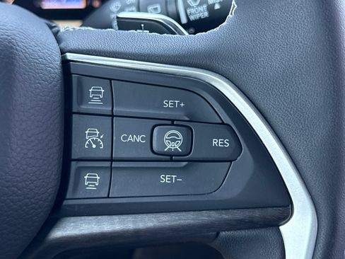Used 2026 Jeep Grand Cherokee L Limited w/ Limited Altitude Package AWD/4WD image 28