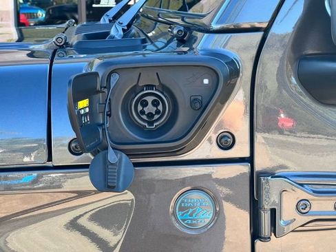 Used 2024 Jeep Wrangler Unlimited image 6