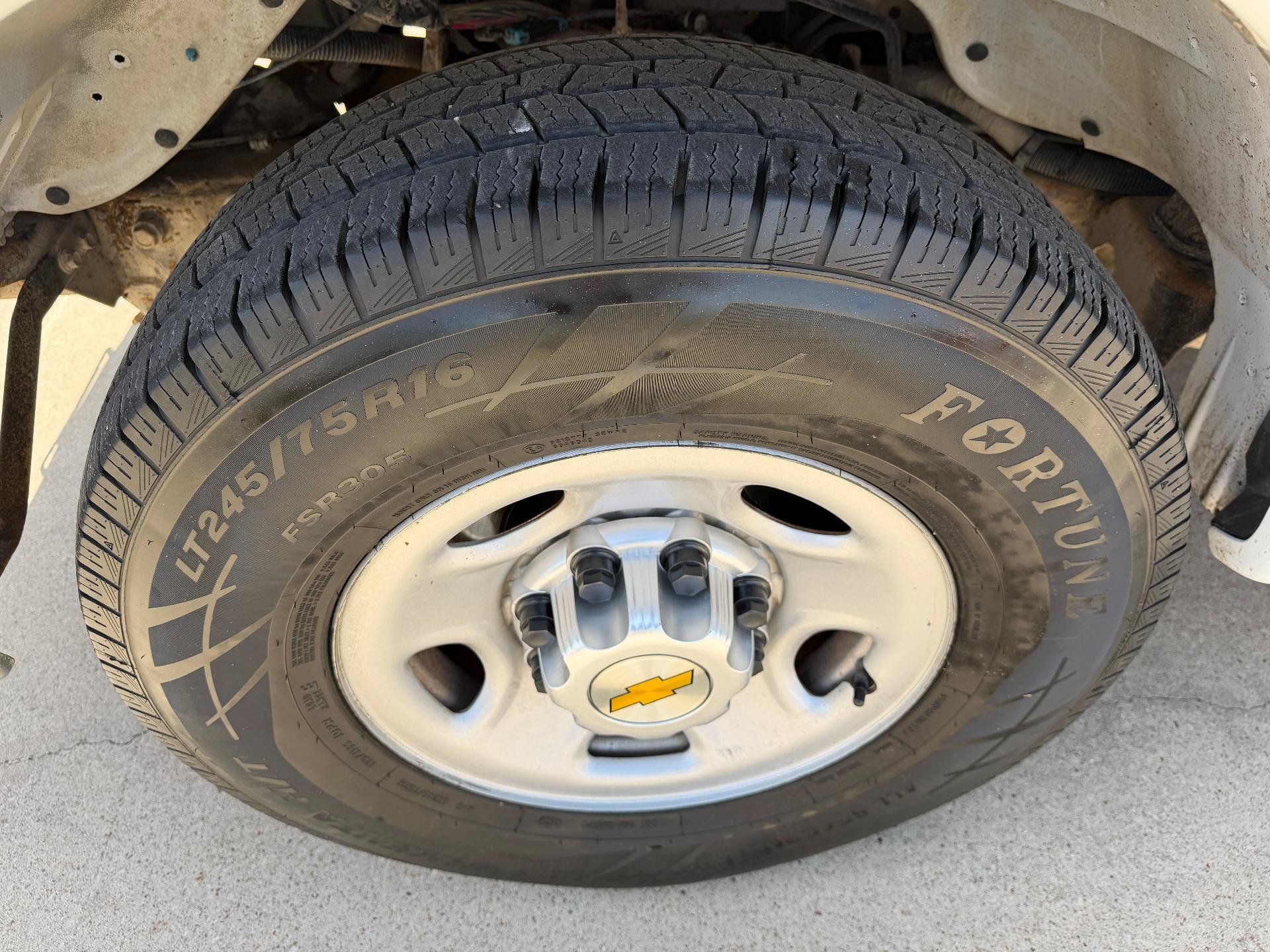Used 2015 Chevrolet Express 2500 LT w/ LT Preferred Equipment Group RWD image 9