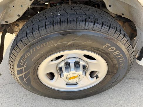Used 2015 Chevrolet Express 2500 LT w/ LT Preferred Equipment Group RWD image 9