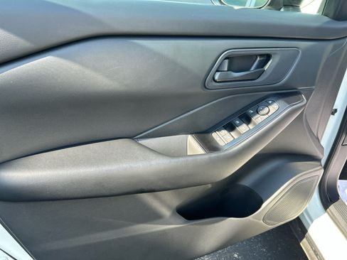 Used 2025 Nissan Rogue S AWD/4WD image 5