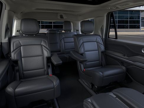 New 2026 Lincoln Navigator Reserve AWD/4WD image 11
