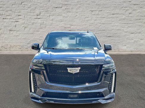 Certified 2023 Cadillac Escalade V w/ LPO, ONYX Package AWD/4WD image 7