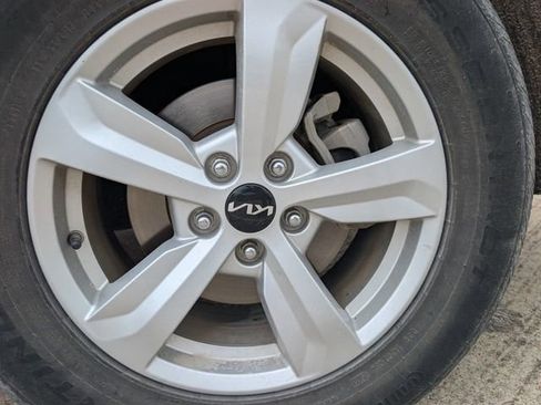 Used 2022 Kia Sorento LX image 8