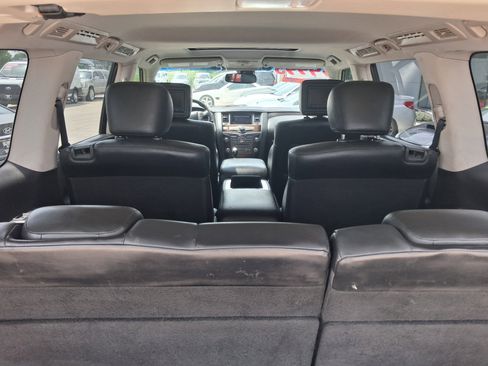 Used 2011 INFINITI QX56 4WD w/ Deluxe Touring Pkg image 8