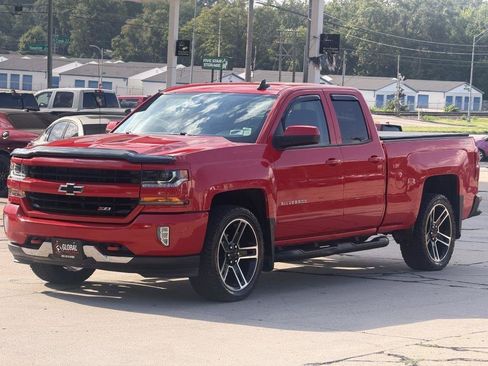 Used 2017 Chevrolet Silverado 1500 LT w/ LPO, Black Pack AWD/4WD image 3