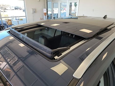 Used 2024 Toyota Grand Highlander Limited image 3