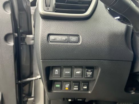 Used 2016 Nissan Rogue SV w/ SV Premium Package AWD/4WD image 19