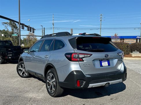 Used 2022 Subaru Outback Limited image 6