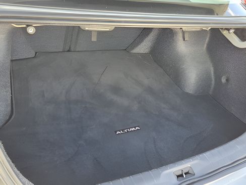 Used 2024 Nissan Altima 2.5 SR FWD image 13