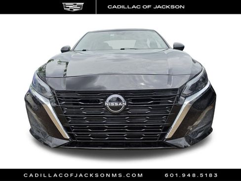 Used 2025 Nissan Altima 2.5 SV FWD image 2