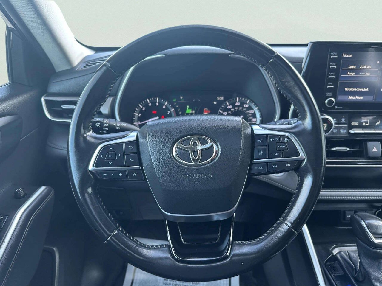 Used 2021 Toyota Highlander XLE AWD/4WD image 24