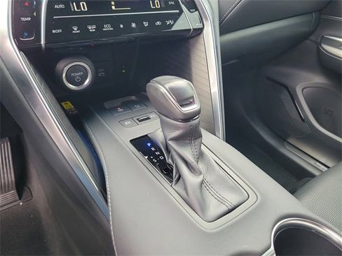 Used 2024 Toyota Venza LE image 20