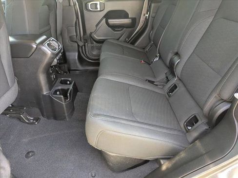 Used 2020 Jeep Gladiator Overland AWD/4WD image 18
