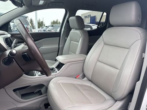 Used 2021 GMC Acadia SLT w/ LPO, Floor Liner Package image 10