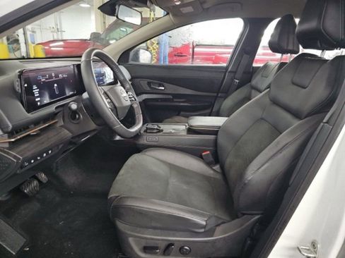 Used 2024 Nissan Ariya AWD image 9