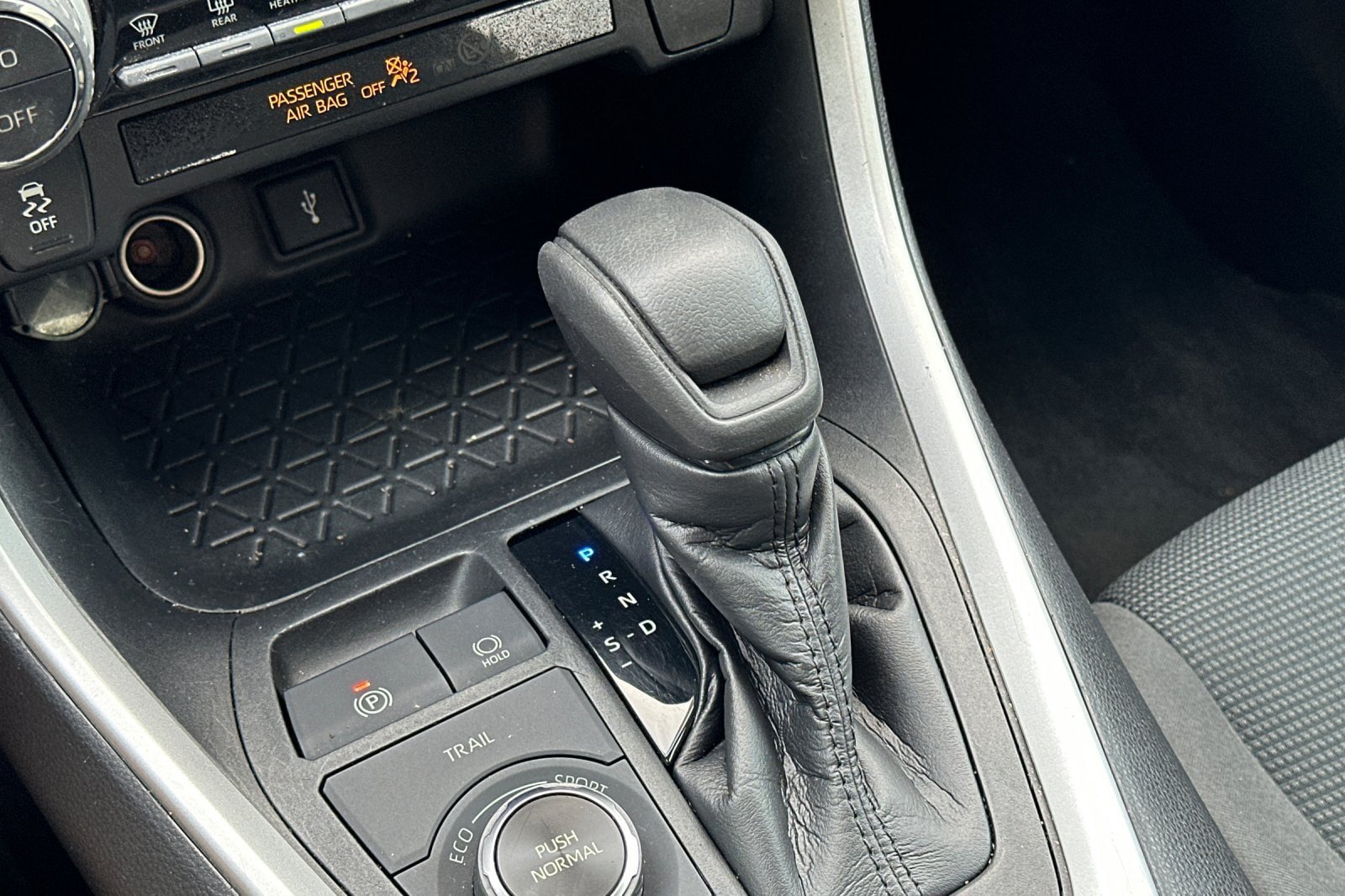 Certified 2021 Toyota RAV4 LE AWD/4WD image 21