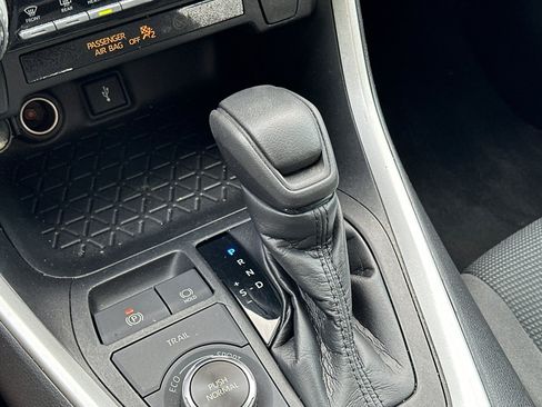 Certified 2021 Toyota RAV4 LE AWD/4WD image 21