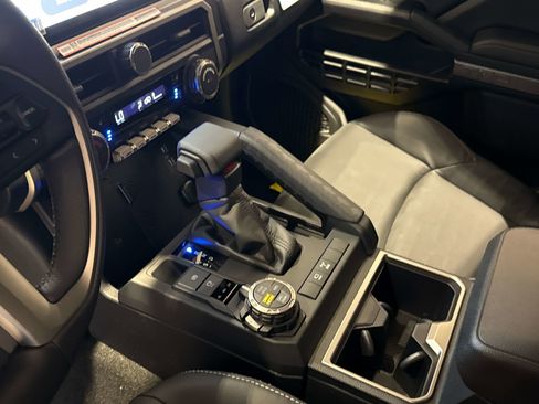 New 2026 Toyota 4Runner TRD Off-Road Premium AWD/4WD image 18