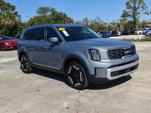 Certified 2025 Kia Telluride S FWD image 2