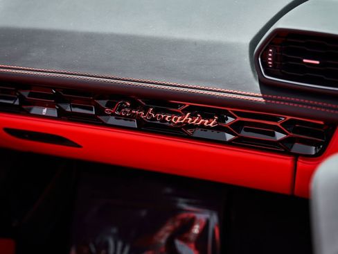 Used 2024 Lamborghini Huracan EVO AWD/4WD image 38